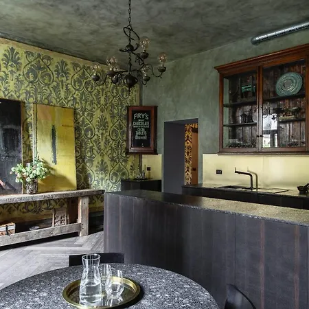 Castelli - By Lovecomo Menaggio