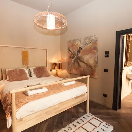 Castelli - By Lovecomo Nyaraló