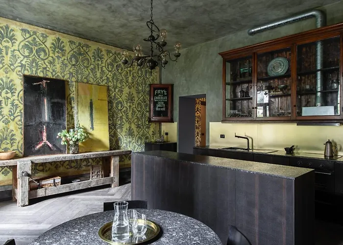 Castelli - By Lovecomo Menaggio