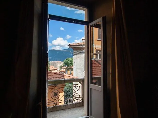 Castelli - By Lovecomo Nyaraló